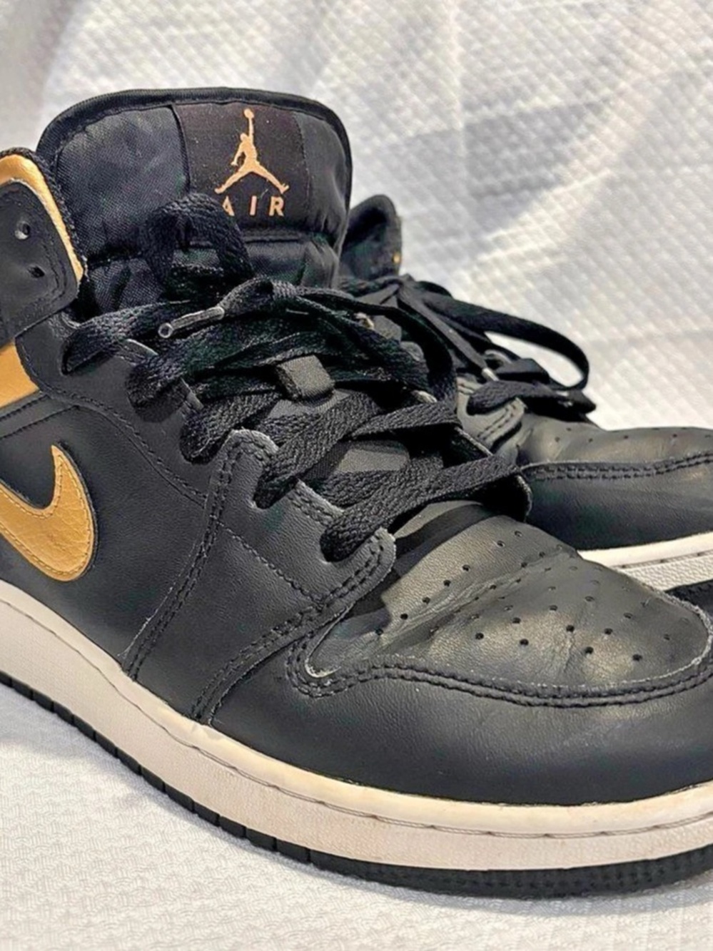 Jordan Air Jordan 1 Mid 'Black Metallic Gold' Black & Gold Size 7Y